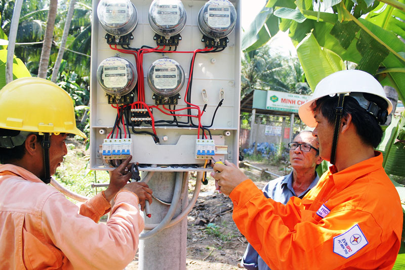 Đưa lưới điện về vùng sâu, vùng xa Ngành điện đầu tư xóa điện kế dùng chung tại xã Vang Quới Tây, huyện Bình Đại.