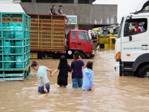 Cảnh ngập lụt sau trận lũ quét tại Camarines Sur, Philippines. Ảnh: Tân hoa xã