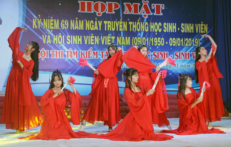 Hội thi Tìm kiếm tài năng học sinh - sinh viên lần thứ II-2019 Các tiết mục do học sinh, sinh viên đơn vị các huyện, thành phố thể hiện tại hội thi.