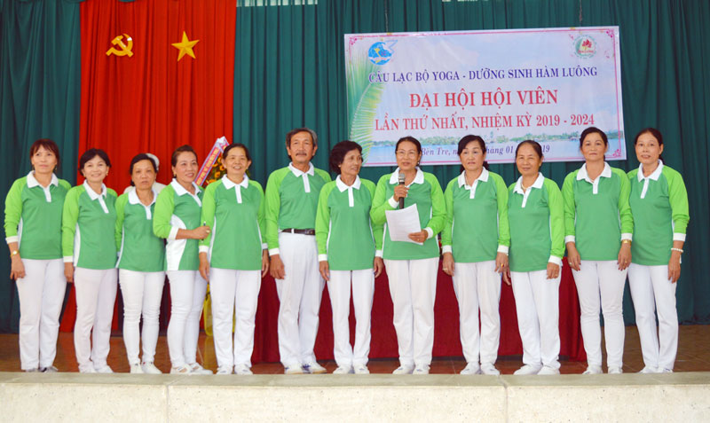 Câu lạc bộ Yoga - Dưỡng sinh Hàm Luông đại hội lần thứ nhất Ra mắt Ban Chủ nhiệm mới. Ảnh: Ánh Nguyệt