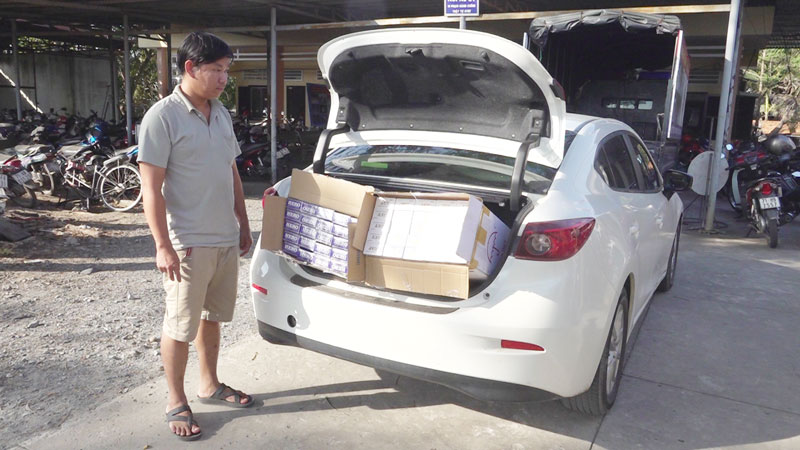 Luân cùng tang vật.