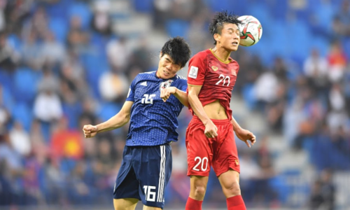 Việt Nam (áo đỏ) tiếp tục leo cao ở bảng điểm FIFA. Ảnh: Đức Đồng.