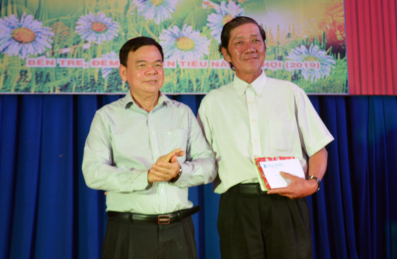Ngày thơ Việt Nam lần thứ XVII năm 2019 tại tỉnh Tác giả Lâm Triều An (Ba Tri) đạt giải nhất Hội thi thơ với bài Tình quê.