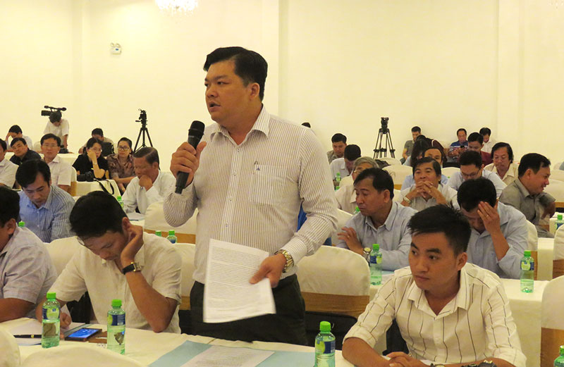 Họp mặt báo chí đầu xuân và công bố đề án tổ chức Lễ hội Dừa tỉnh Bến Tre lần thứ V Phóng viên, nhà báo nêu vấn đề quan tâm tại cuộc họp.