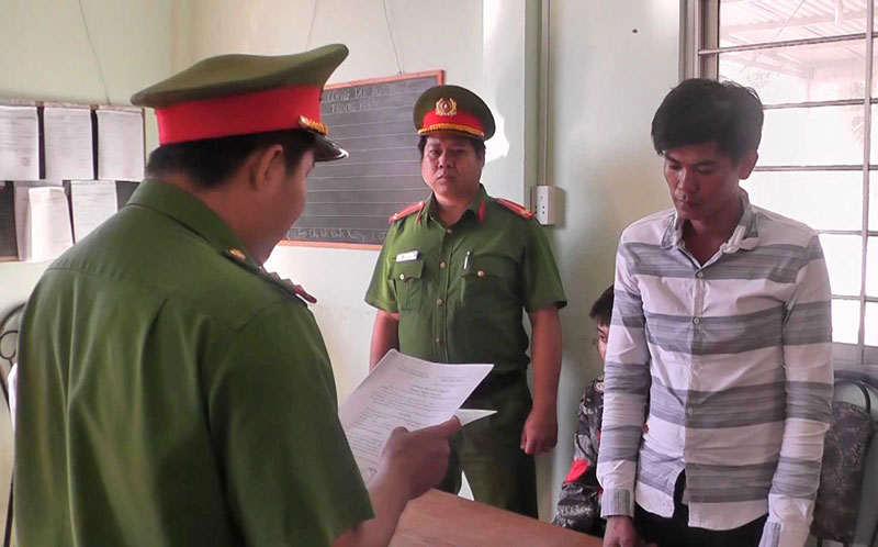 An ninh trật tự trên địa bàn tỉnh ngày 23-2-2019 Võ Hoàng Linh nghe đọc lệnh bị bắt.