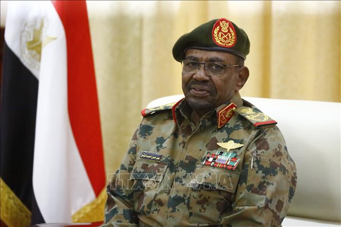 Tổng thống Sudan Omar al-Bashir phát biểu tại Khartoum ngày 24-2-2019. Ảnh: AFP/TTXVN