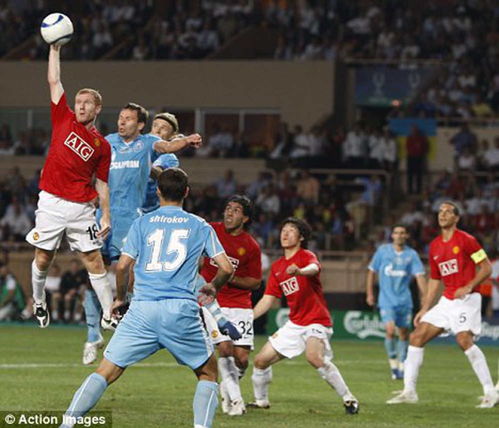 Dù vô tình hay cố ý, để bóng chạm tay sẽ là phạm luật.