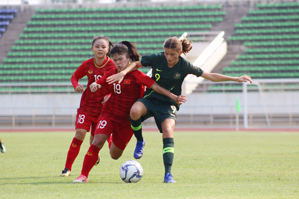 Đội tuyển U16 nữ Việt Nam thất bại trước U16 nữ Australia ở những phút cuối. Qua đó, thầy trò Mai Lan phải quyết định tấm vé ở trận cuối cùng.