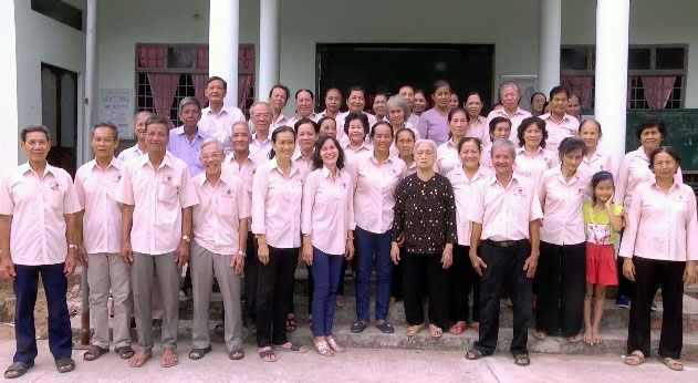Mô hình Câu lạc bộ liên thế hệ tự giúp nhau Câu lạc bộ liên thế hệ tự giúp nhau ấp Hòa Phú 2, xã Định Thủy, huyện Mỏ Cày Nam. Ảnh: Ngọc Vũ