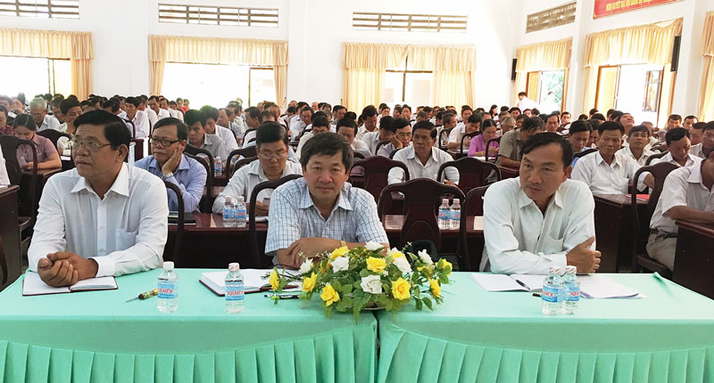 Ba Tri tổng kết 3 năm thực hiện phương châm “nắm” Quang cảnh buổi họp mặt.