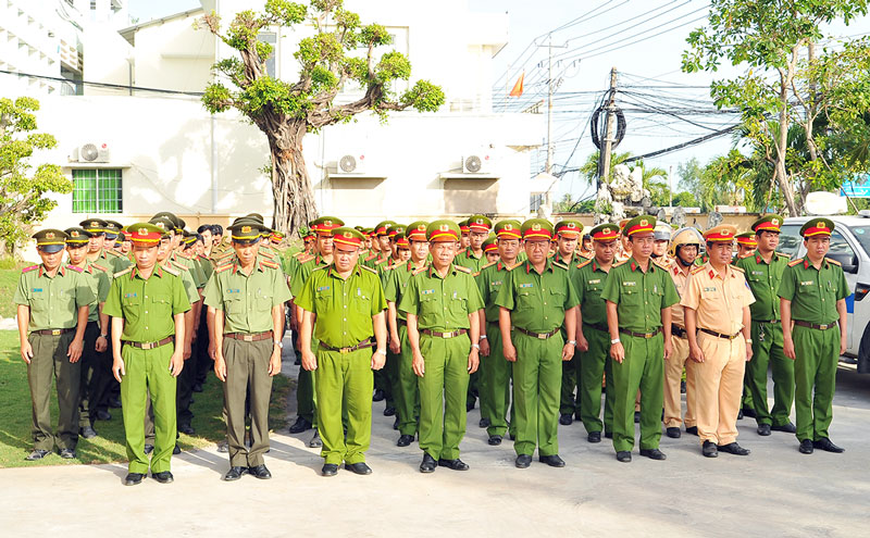 Công an huyện Bình Đại ra quân cao điểm tấn công trấn áp tội phạm.