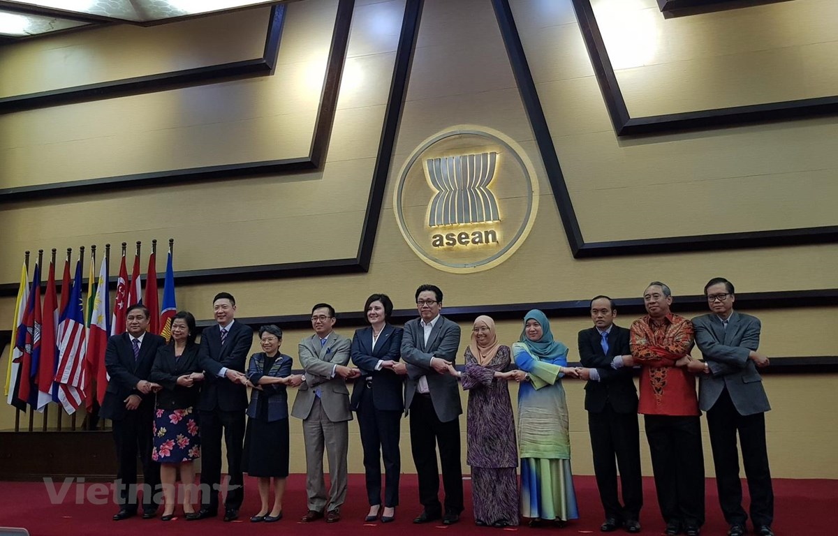 ASEAN và Canada sẽ triển khai hợp tác trên cả ba trụ cột Các đại biểu tại cuộc họp. Ảnh: Đỗ Quyên/Vietnam+