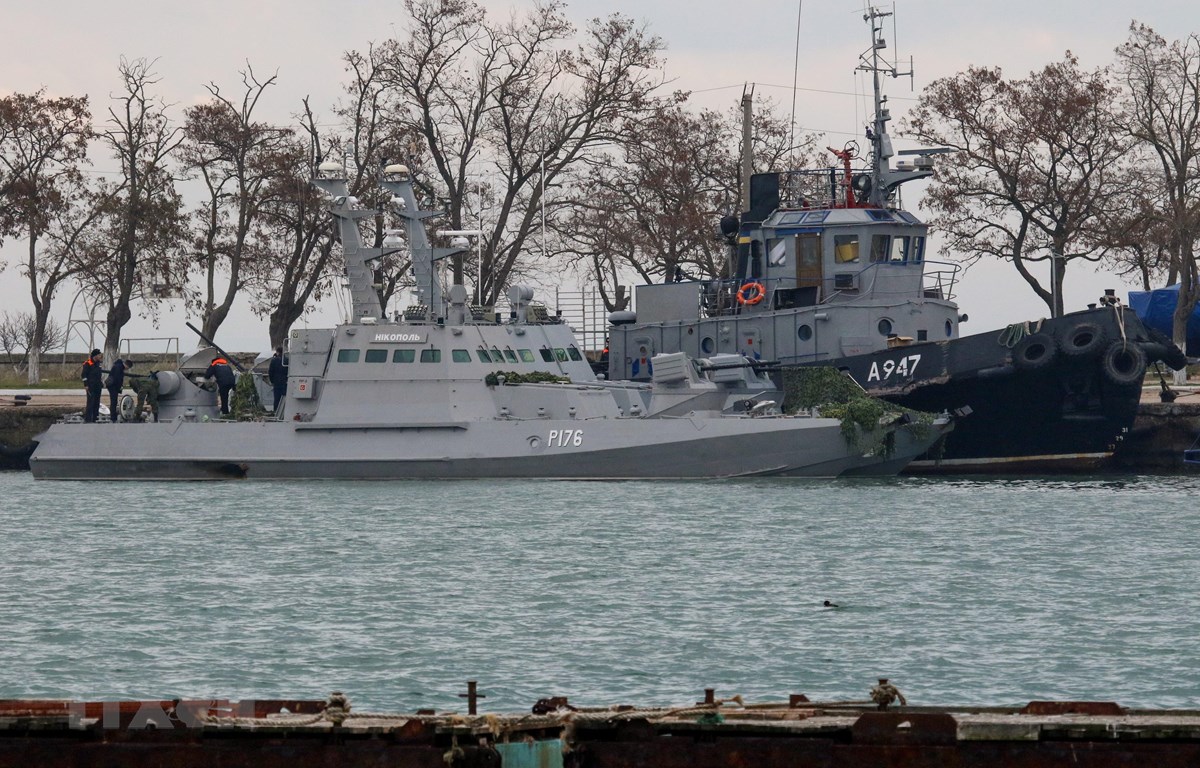 Mỹ, EU và Canada áp đặt các biện pháp trừng phạt mới với Nga Tàu hải quân Ukraine bị bắt giữ tại cảng Kerch, Crimea, Nga ngày 26-11-2018. Ảnh: AFP/ TTXVN