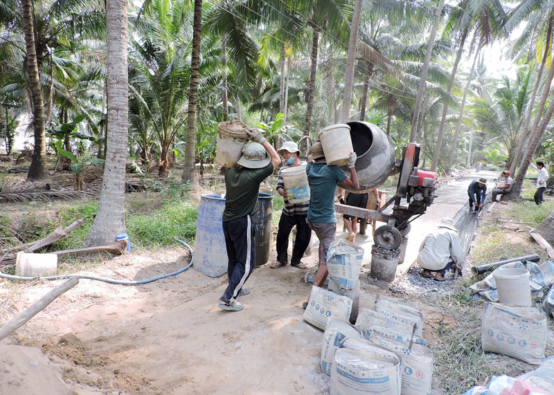 Tiêu chí xây dựng giao thông nông thôn được nhiều địa phương chọn trong thực hiện “Ngày Chủ nhật NTM”.