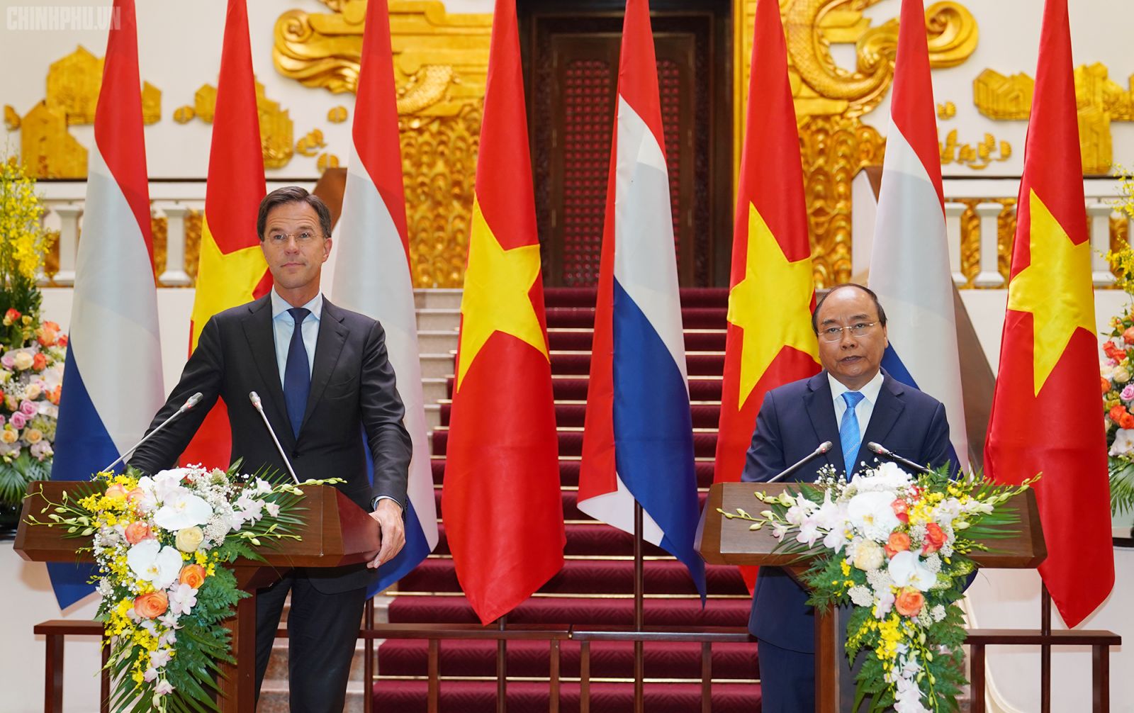 Thủ tướng Nguyễn Xuân Phúc và Thủ tướng Hà Lan Mark Rutte gặp gỡ báo chí chung sau hội đàm giữa hai bên. Ảnh: VGP/Quang Hiếu