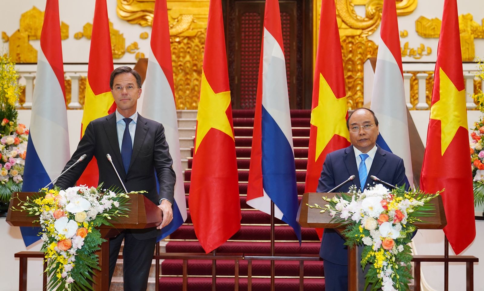  Thủ tướng Nguyễn Xuân Phúc và Thủ tướng Hà Lan Mark Rutte gặp gỡ báo chí sau hội đàm.