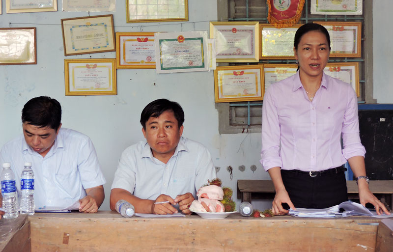 Phó chủ tịch HĐND tỉnh Nguyễn Thị Yến Nhi phát biểu tại Hợp tác xã  Tiên Long.