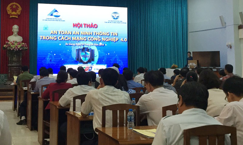 Diễn tập ứng cứu sự cố an toàn, an ninh thông tin trong cách mạng công nghiệp 4.0 Quang cảnh hội thảo. Ảnh: Thiệu Phan