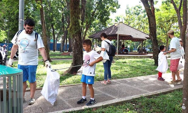 Chiến dịch ngày làm sạch rác thải nhựa 2019 tại TP. Hồ Chí Minh. Ảnh: Xuân Khu/TTXVN