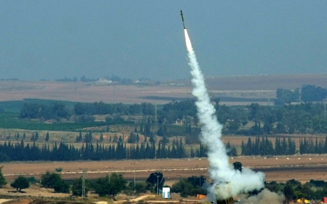 Tên lửa Vòm Sắt được phóng lên để đánh chặn rocket phóng từ Gaza sang Israel. Ảnh: Times of Israel