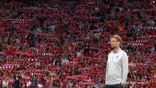 Nỗi buồn của HLV Klopp trong ngày Ngoại hạng Anh hạ màn.
