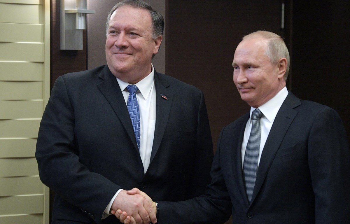 Tổng thống Nga Vladimir Putin gặp Ngoại trưởng Mỹ Mike Pompeo. Nguồn: EPA