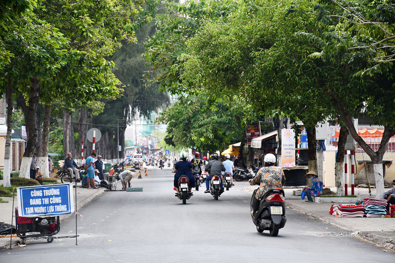 Đảm bảo an toàn giao thông ngã tư đường Hai Bà Trưng - Trần Quốc Tuấn Đường một chiều Trần Quốc Tuấn góp phần kéo giảm tai nạn giao thông khu vực ngã tư Tỉnh Đoàn cũ. Ảnh: T. Huyền