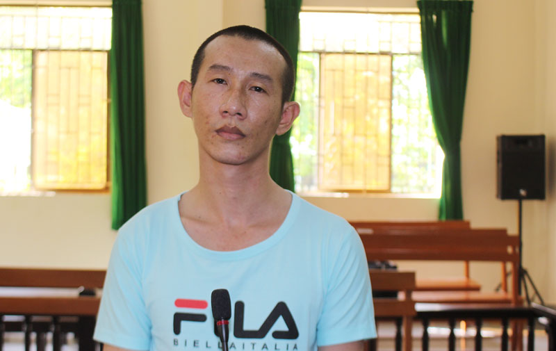 Nghiện ma túy, trộm cắp tài sản, bị phạt 9 tháng tù Bị cáo Trần Văn Hoài tại phiên tòa hình sự sơ thẩm chiều 22-5-2019.