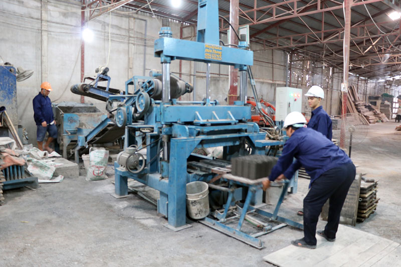 Lộ trình tái sử dụng gạch không nung Sản xuất gạch không nung tại Công ty TNHH MTV Phúc Thịnh, xã Nhơn Thạnh, TP. Bến Tre.