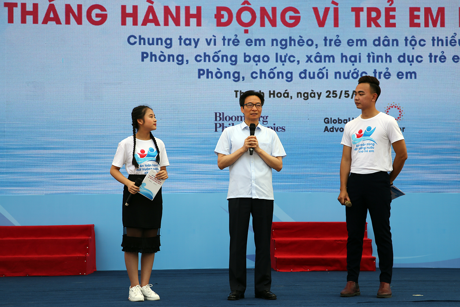 Phó thủ tướng Vũ Đức Đam: Chúng ta hãy tôn trọng trẻ em, lắng nghe trẻ em nói để biết các cháu muốn gì, được tham gia, bày tỏ ý kiến của mình. Ảnh: VGP/Đình Nam