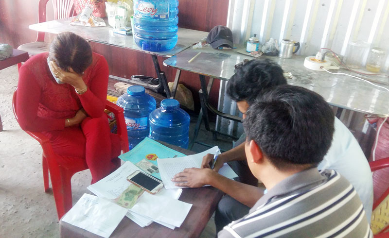 Lực lượng chức năng làm việc với nhân  viên kích dục.