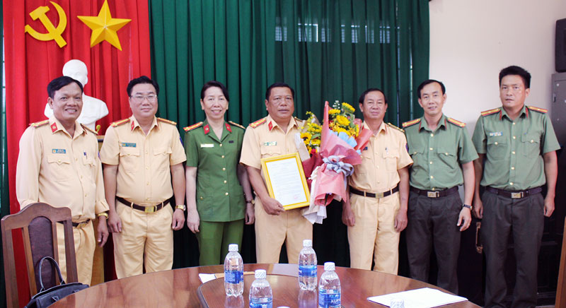 Thượng tá Võ Văn Nghĩa giữ chức vụ Trưởng phòng Cảnh sát giao thông Công an tỉnh Thượng tá Võ Văn Nghĩa giữ chức vụ Trưởng phòng Cảnh sát giao thông Công an tỉnh