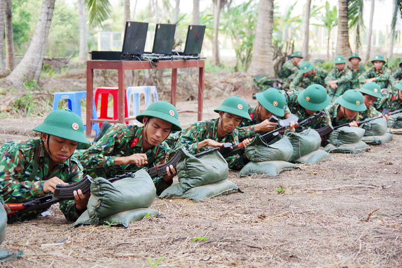 Trung đoàn Bộ binh khung thường trực 895: Hoàn thành xuất sắc nhiệm vụ huấn luyện chiến sĩ mới năm 2019 Các chiến sĩ mới tham gia huấn luyện. Ảnh: Đặng Thạch