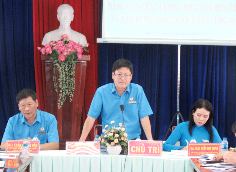 Công đoàn cơ sở vững mạnh mới chăm lo đầy đủ cho đoàn viên Chủ tịch LĐLĐ tỉnh Phan Song Toàn phát biểu tại buổi tọa đàm.