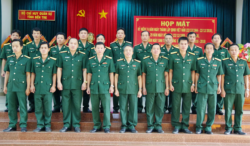 Trường Quân sự tỉnh nâng cao chất lượng đào tạo cán bộ quân sự Cán bộ, giáo viên Trường Quân sự tỉnh chụp ảnh lưu niệm nhân kỷ niệm 74 năm Ngày thành lập Quân đội nhân dân Việt Nam.