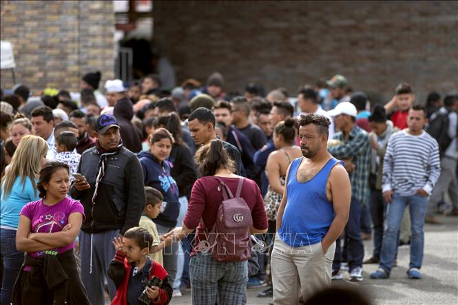 Người di cư Trung Mỹ nghỉ tạm tại Coahuila, Mexico, trong hành trình tới Mỹ ngày 14-2-2019. Ảnh: AFP/TTXVN
