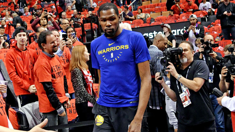 Mặc dù chấn thương, Kevin Durant vẫn kịp phá kỷ lục NBA Finals