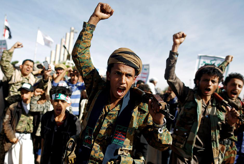 Lực lượng Houthi tấn công làm tê liệt 2 sân bay của Saudi Arabia. Ảnh: Reuters
