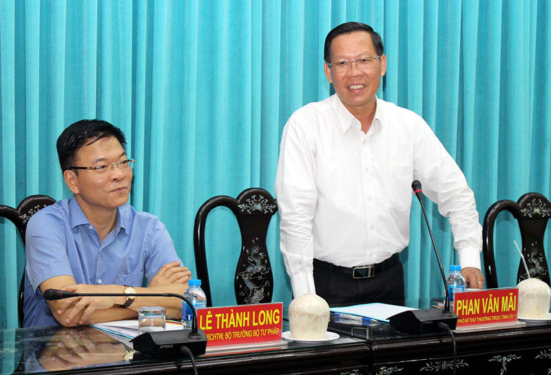 Nâng cao hiệu quả hoạt động tư pháp, thi hành án dân sự Bộ trưởng Bộ Tư pháp Lê Thành Long và Phó bí thư Thường trực Tỉnh ủy Phan Văn Mãi tại buổi làm việc.
