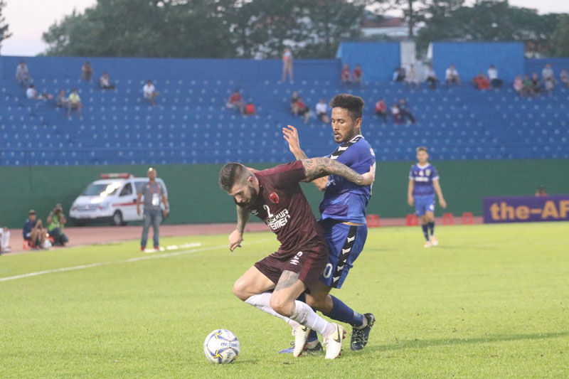 Bình Dương đánh bại CLB PSM Makassar CLB PSM Makassar nhận thất bại sát nút trên sân Bình Dương. Ảnh: Hữu Thành.