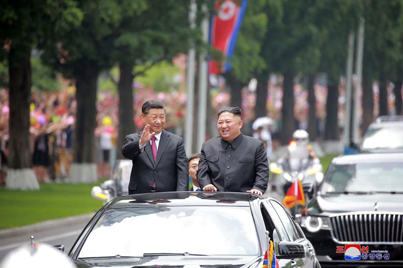 Chủ tịch Trung Quốc Tập Cận Bình (trái) và Nhà lãnh đạo Kim Jong-un. Ảnh: Reuters