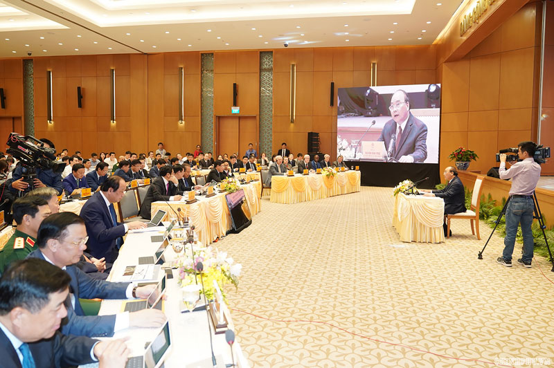 Thủ tướng Nguyễn Xuân Phúc chủ trì phiên họp Chính phủ đầu tiên qua hệ thống e-Cabinet - Ảnh: VGP/Quang Hiếu