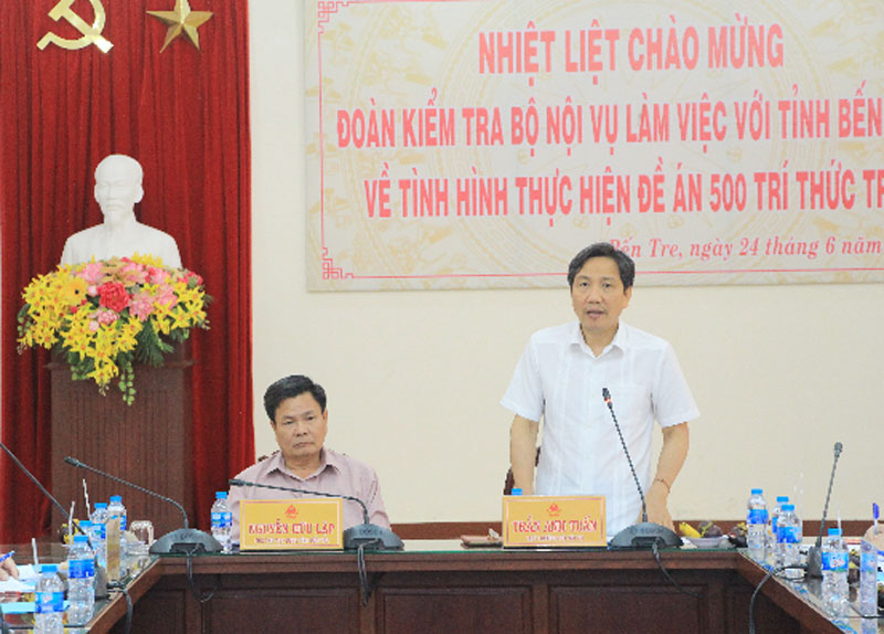 Bộ Nội vụ làm việc tại tỉnh về thực hiện Đề án 500 trí thức trẻ Thứ trưởng Trần Anh Tuấn phát biểu tại buổi làm việc.