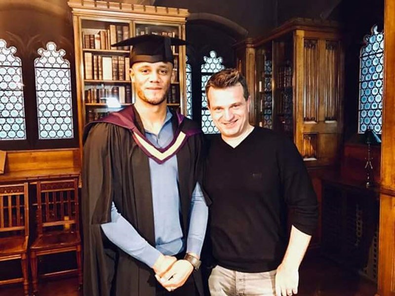 Kompany tỏ ra xuất sắc với thành tích học tập