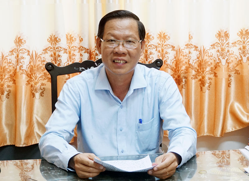 Đồng chí Phan Văn Mãi trả lời phỏng vấn.