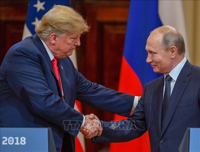 Tổng thống Nga Vladimir Putin (phải) và Tổng thống Mỹ Donald Trump tại cuộc họp báo chung sau hội nghị thượng đỉnh ở Helsinki, Phần Lan, ngày 16-7-2018. Ảnh: AFP/TTXVN