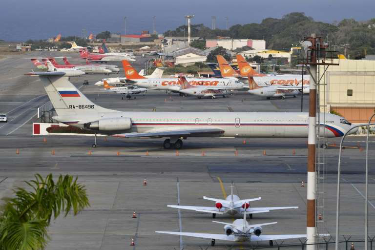 Nga rút chuyên gia quân sự khỏi Venezuela Máy bay Ilyushin Il-62M - một trong 2 máy bay quân sự Nga chở các chuyên gia và thiết bị tới Venezuela hồi tháng 3-2019 hạ cánh ở sân bay quốc tế Simon Bolivar. Ảnh: Yuri Cortez