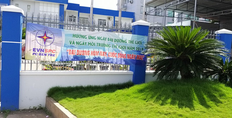 Băng-rôn hưởng ứng Ngày Đại dương thế giới và Ngày Môi trường thế giới năm 2019 được treo tại các đơn vị.