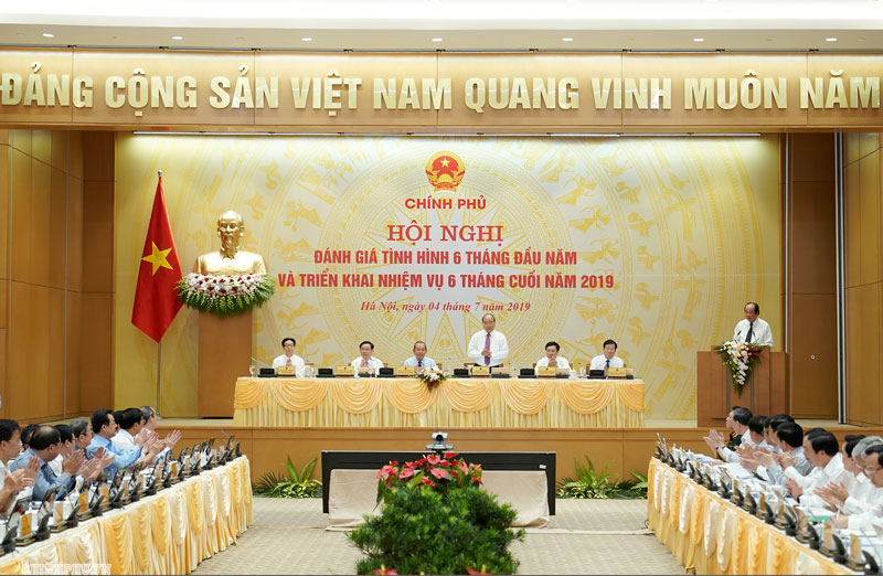 Thủ tướng: Kiên quyết không để vướng mắc kéo dài Thủ tướng chủ trì phiên họp Chính phủ với địa phương. Ảnh: VGP/Quang Hiếu