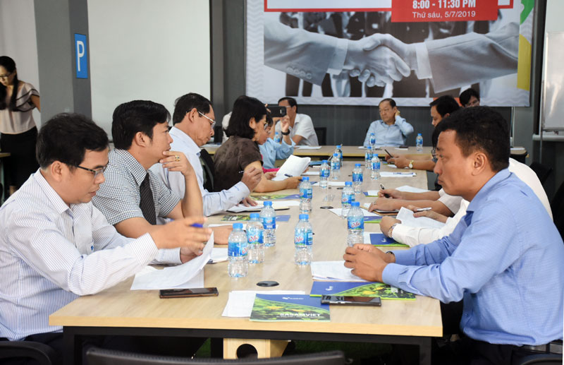 Doanh nghiệp cố vấn khởi nghiệp Các doanh nghiệp tham gia làm cố vấn tại ngày hội kết nối cố vấn khởi nghiệp.